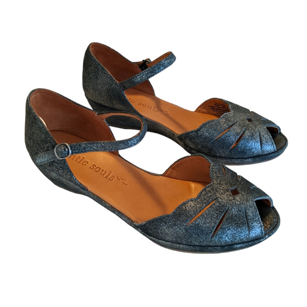 Gentle Souls by Kenneth Cole Lily Moon Wedge Sandal 7.5 in Graphite